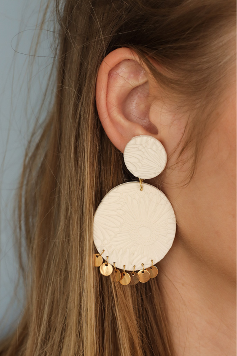 Pendientes de arcilla polimérica con placa de textura Moiko