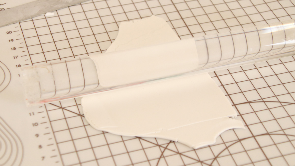 Pendientes de arcilla polimérica con placa de textura Moiko : Paso 2