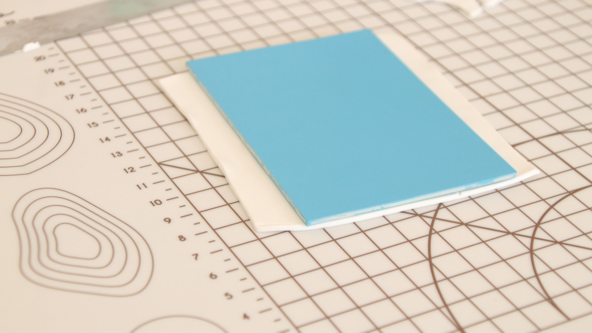 Pendientes de arcilla polimérica con placa de textura Moiko : Paso 4