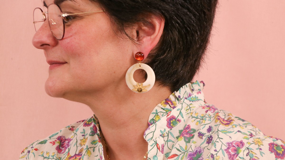 Esquema Pendientes de resina y cabujones de piedras preciosas Esquema Pendientes de resina y cabujones de piedras preciosas