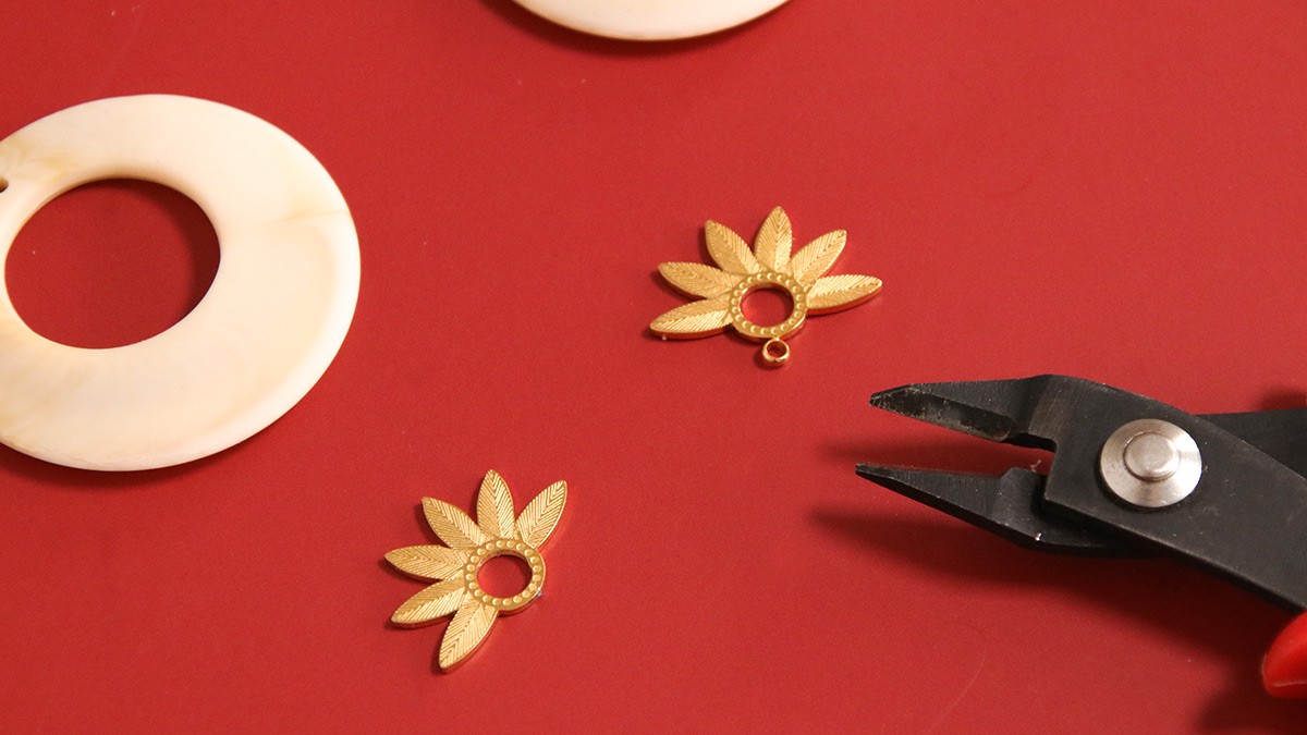 Pendientes de resina y cabujones de piedras preciosas : Paso 2 Pendientes de resina y cabujones de piedras preciosas : Paso 2