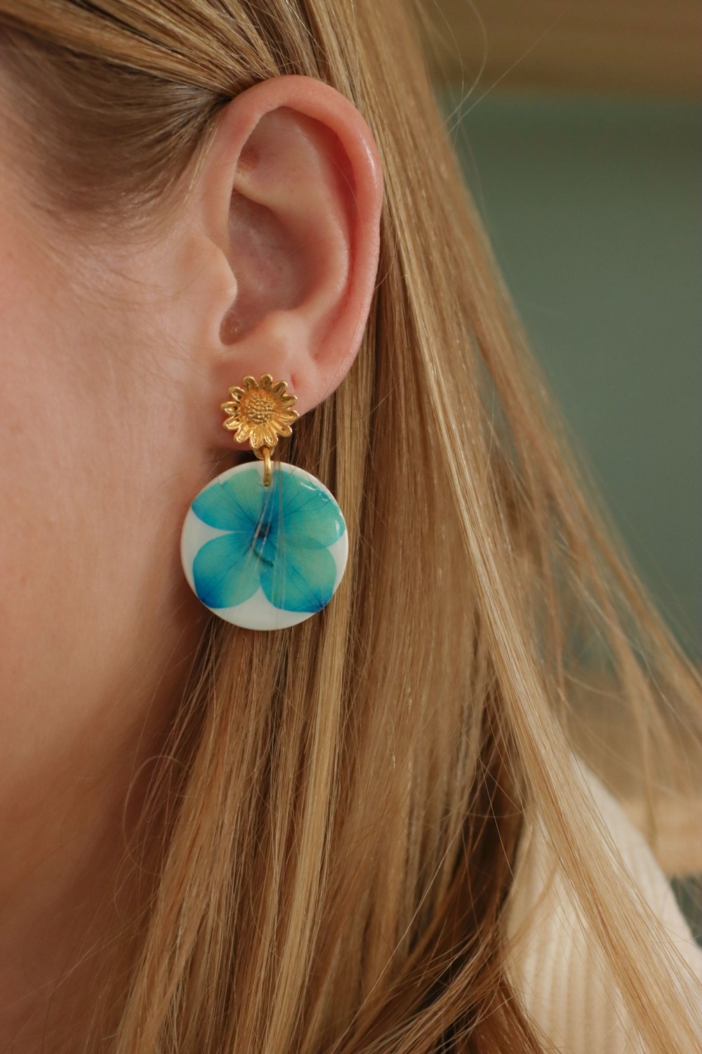 Pendientes de polímero y resina con flores secas de hortensia