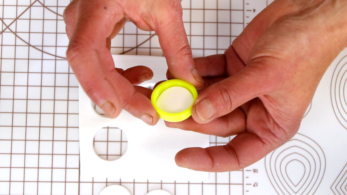 Pendientes de polímero y resina con flores secas de hortensia : Paso 2 Pendientes de polímero y resina con flores secas de hortensia : Paso 2