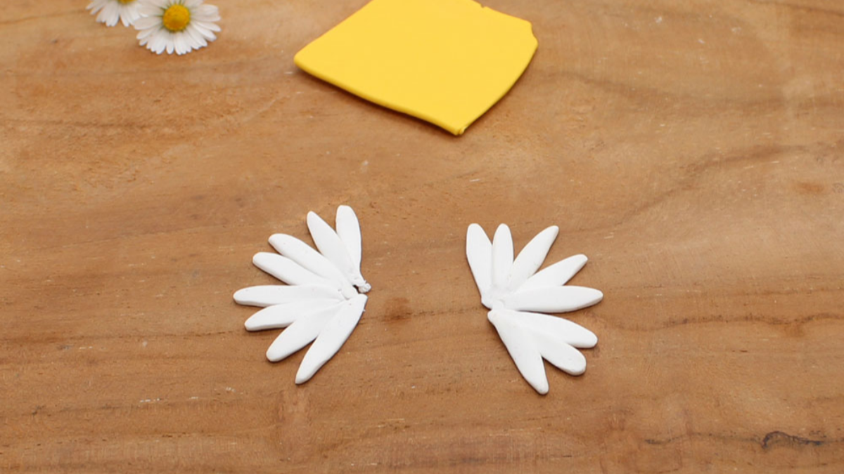 Pendientes flores de margarita en arcilla Fimo : Paso 3 Pendientes flores de margarita en arcilla Fimo : Paso 3