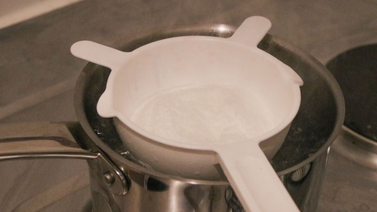 DIY Velas de burbujas perfumadas con lanvande y flores secas : Paso 3