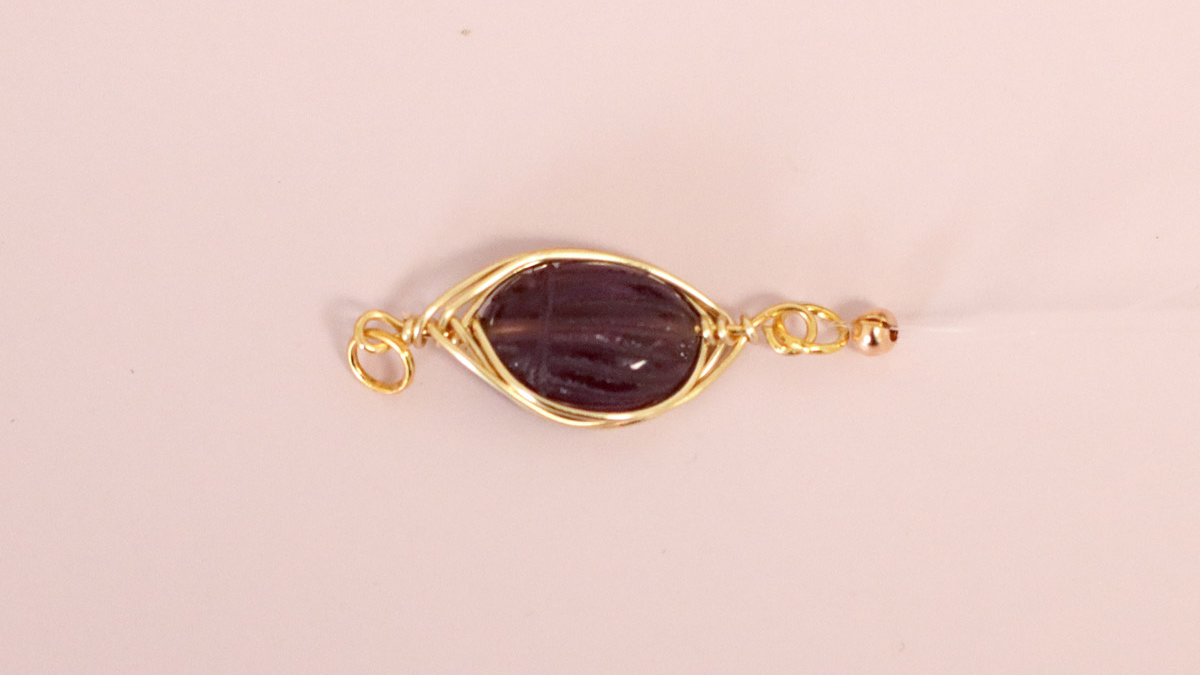 Pulsera de piedras preciosas con alambre de escarabajo de amatista : Paso 6