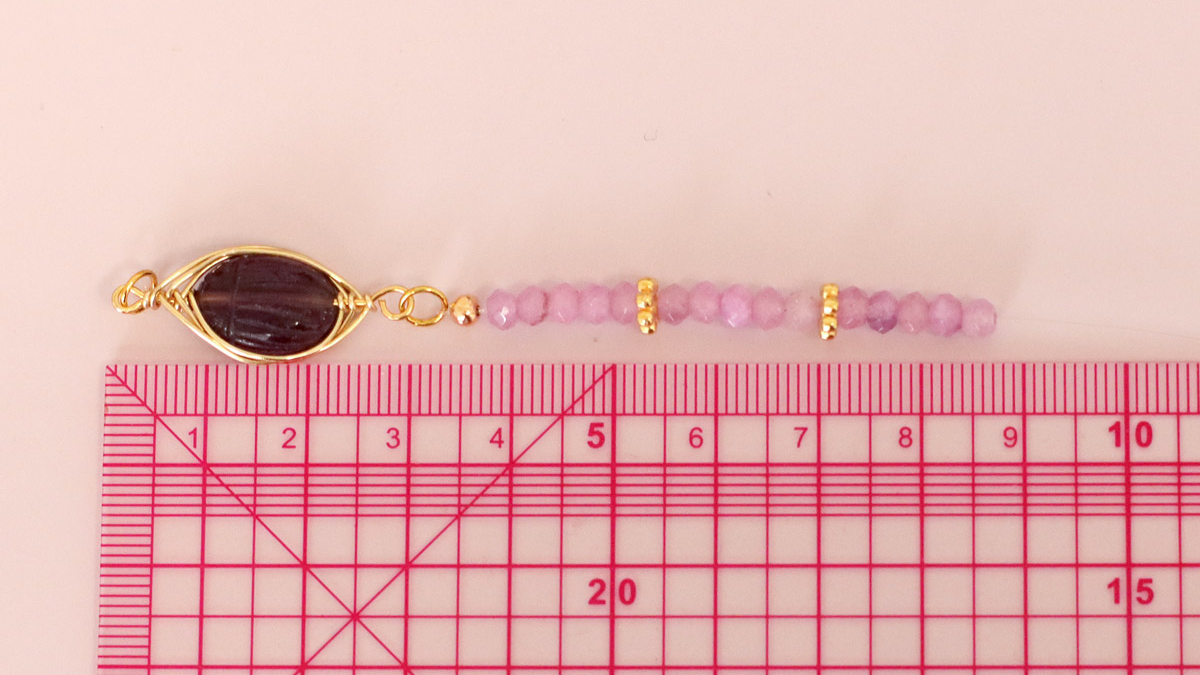 Pulsera de piedras preciosas con alambre de escarabajo de amatista : Paso 7