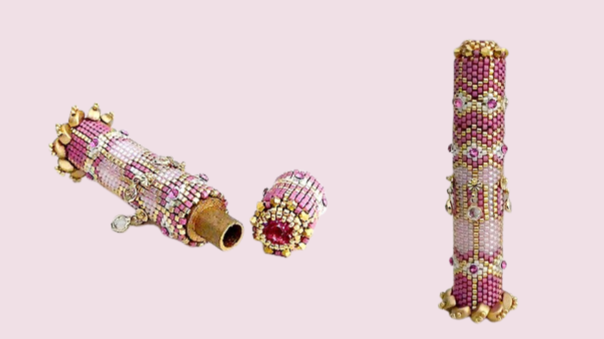 Esquema Estuche de agujas DIY Dora de Puca con soporte de madera y cuentas de vidrio kos