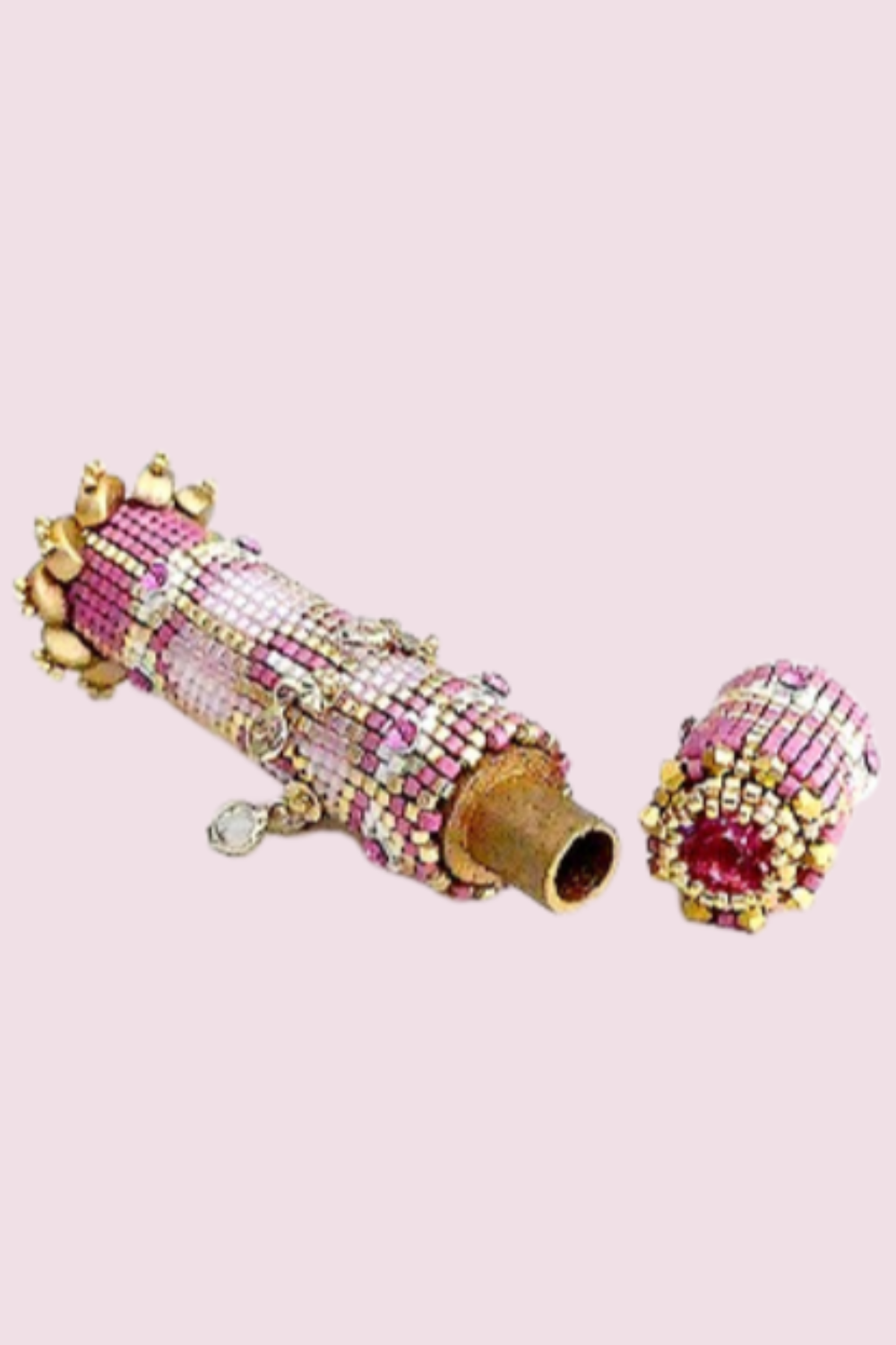 Esquema Estuche de agujas DIY Dora de Puca con soporte de madera y cuentas de vidrio kos