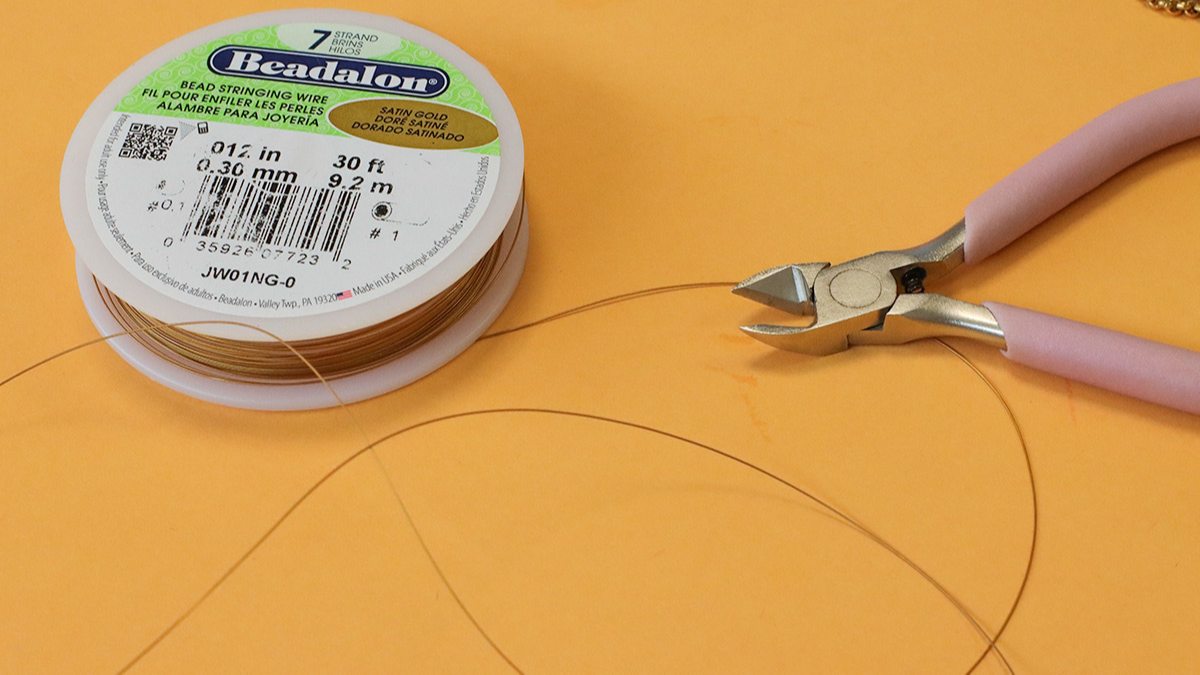 Collar gargantilla con cuentas Delicas de Miyuki y cuentas de cristal de agujero grande y piedras preciosas de imitación : Paso 3