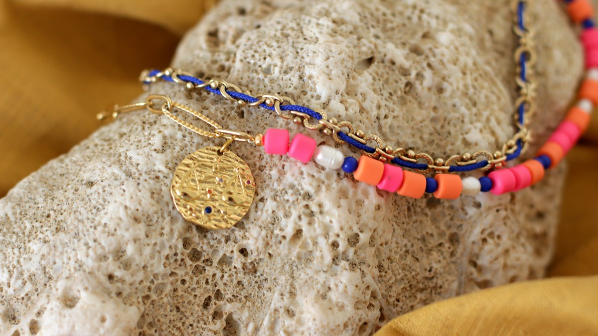 Esquema Collar de varias vueltas con chal grande, cuentas Heihi, perlas de agua dulce y amuleto del zodiaco Libra. Esquema Collar de varias vueltas con chal grande, cuentas Heihi, perlas de agua dulce y amuleto del zodiaco Libra.