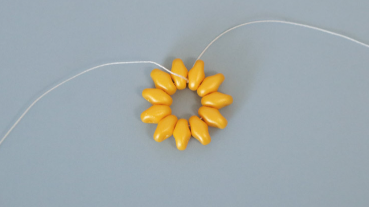 Pendientes girasol con cuentas SuperDuo : Paso 3 Pendientes girasol con cuentas SuperDuo : Paso 3