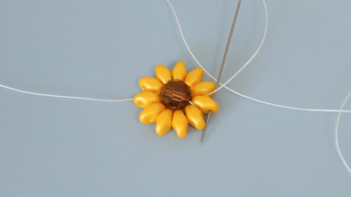 Pendientes girasol con cuentas SuperDuo : Paso 5 Pendientes girasol con cuentas SuperDuo : Paso 5