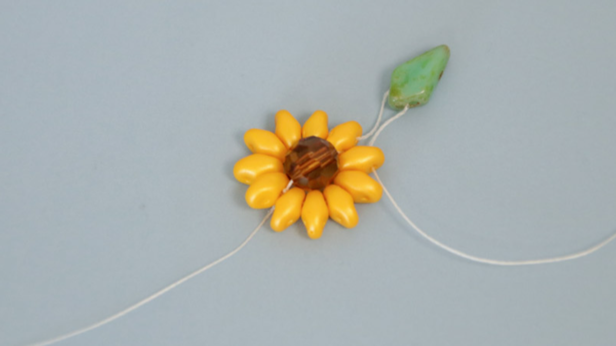 Pendientes girasol con cuentas SuperDuo : Paso 6 Pendientes girasol con cuentas SuperDuo : Paso 6