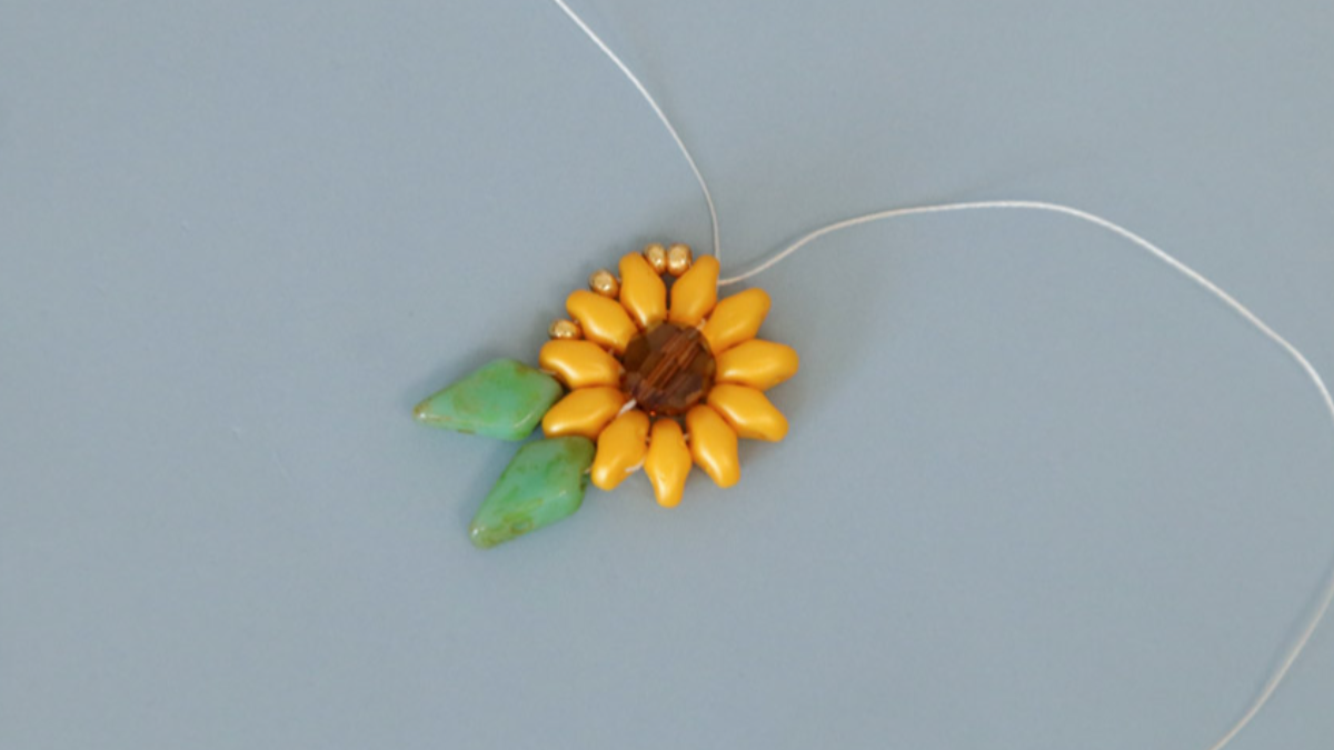 Pendientes girasol con cuentas SuperDuo : Paso 8 Pendientes girasol con cuentas SuperDuo : Paso 8