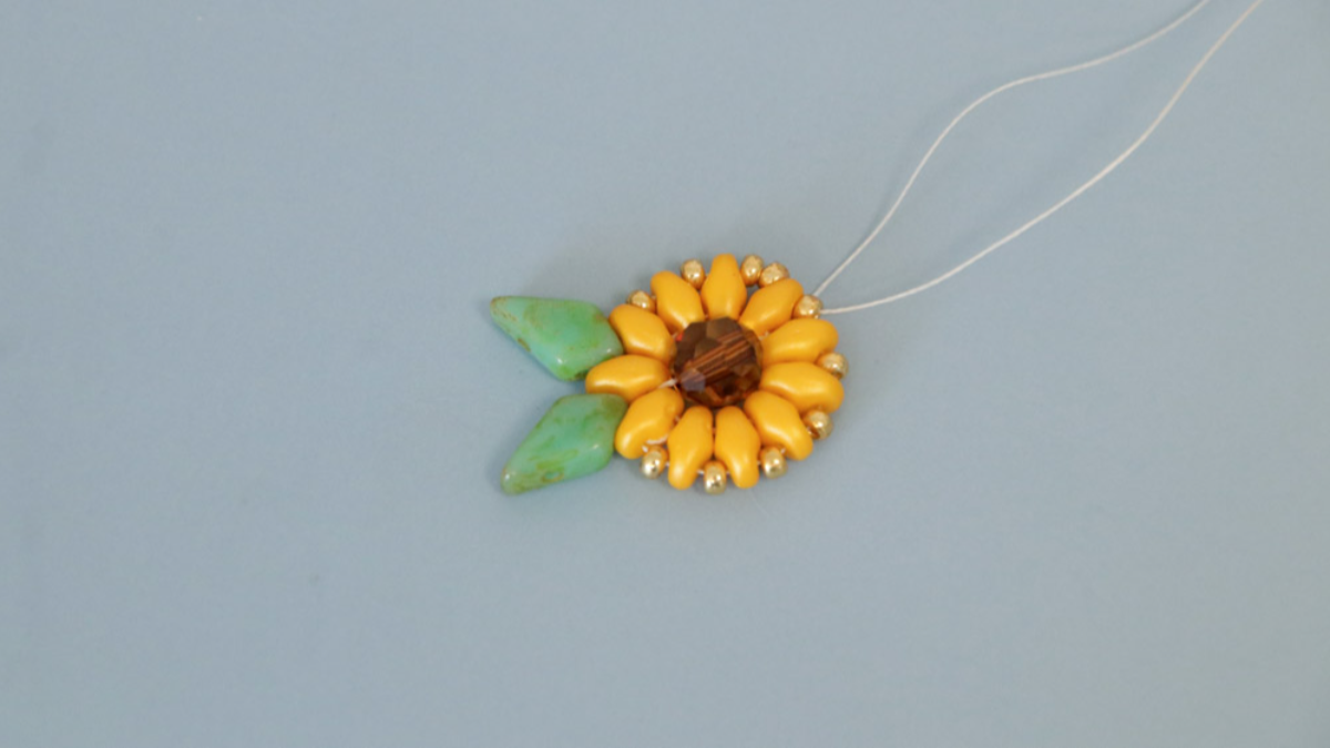 Pendientes girasol con cuentas SuperDuo : Paso 9 Pendientes girasol con cuentas SuperDuo : Paso 9