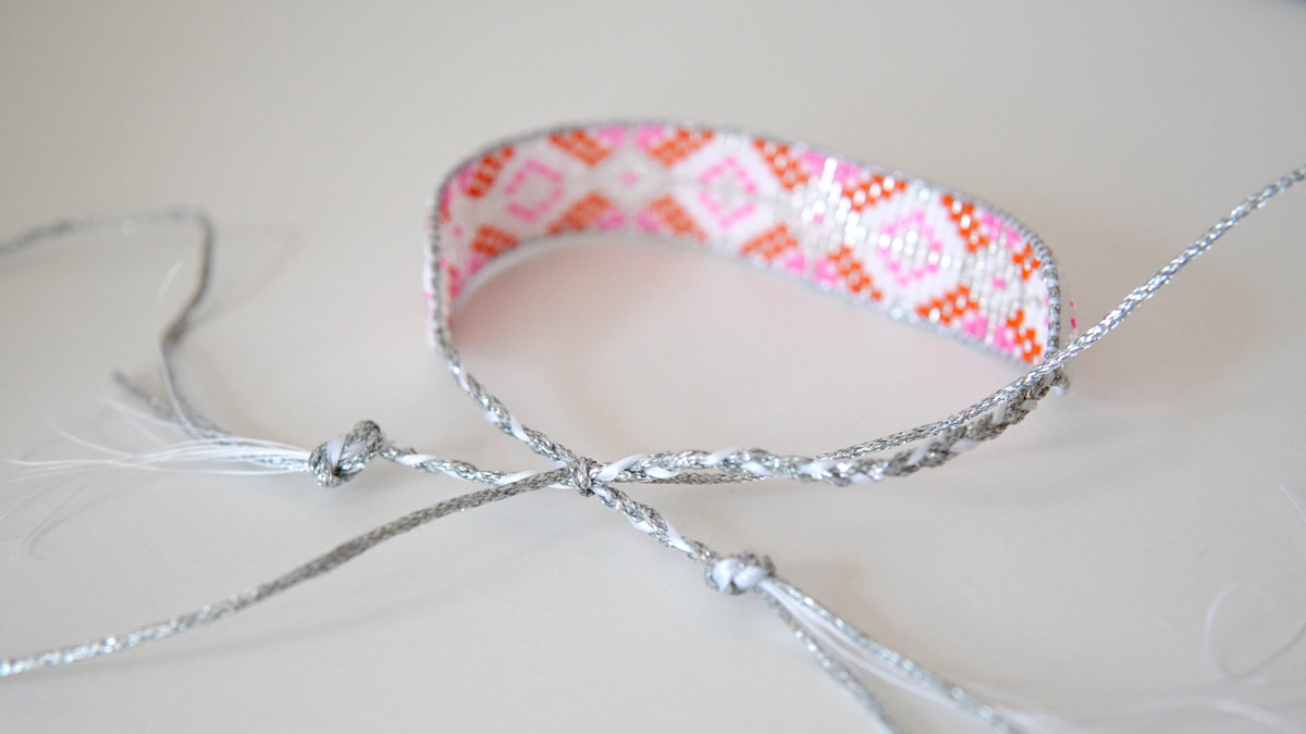 Tutorial de pulsera de nudo corredizo de Miyuki : Paso 6 Tutorial de pulsera de nudo corredizo de Miyuki : Paso 6