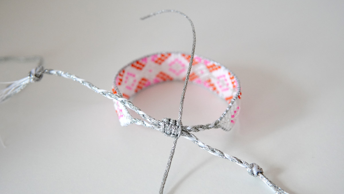 Tutorial de pulsera de nudo corredizo de Miyuki : Paso 7 Tutorial de pulsera de nudo corredizo de Miyuki : Paso 7