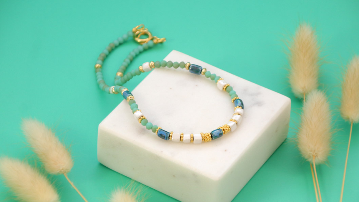 Esquema Collar de cuentas tubulares de cerámica de color turquesa Esquema Collar de cuentas tubulares de cerámica de color turquesa