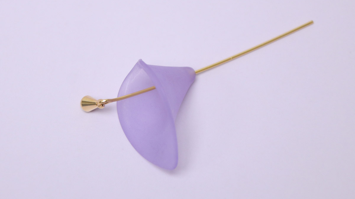 Pendientes de oro con flores negras : Paso 2