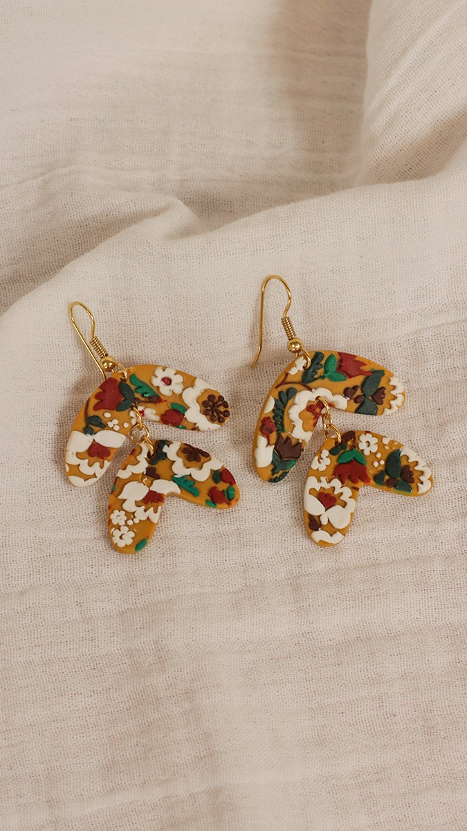 Pendientes de arcilla polimérica textura placa flores