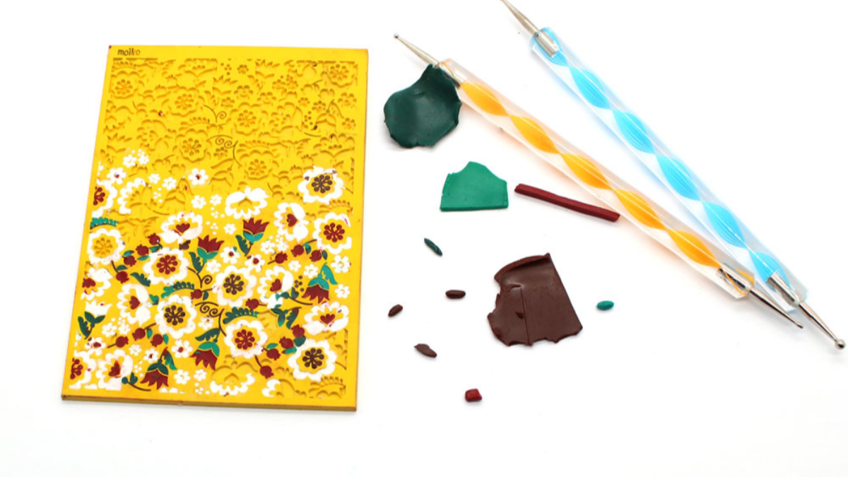 Pendientes de arcilla polimérica textura placa flores : Paso 4 Pendientes de arcilla polimérica textura placa flores : Paso 4