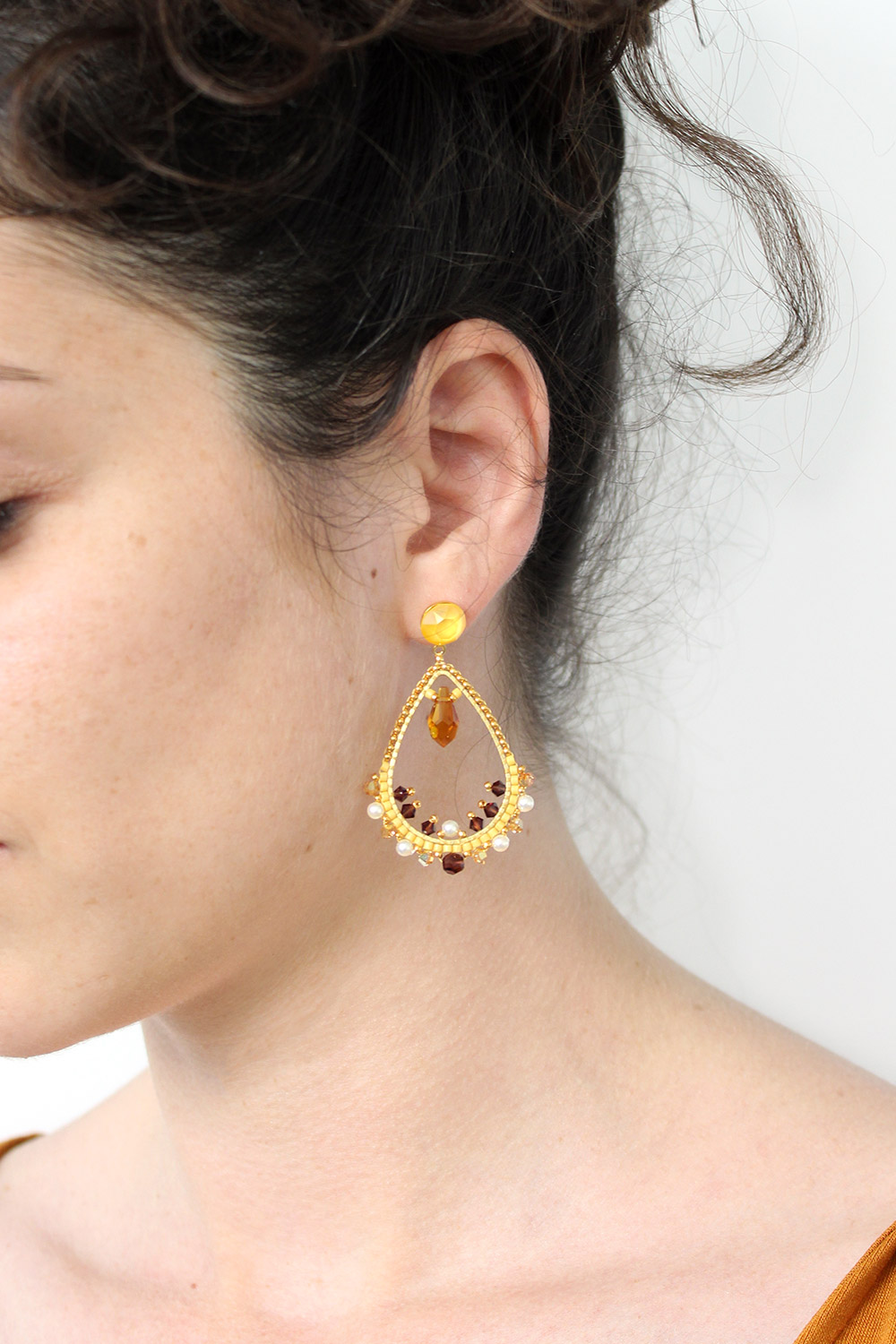 Esquema Pendientes de gota de punto de ladrillo con cristales y cuentas de Miyuki Esquema Pendientes de gota de punto de ladrillo con cristales y cuentas de Miyuki