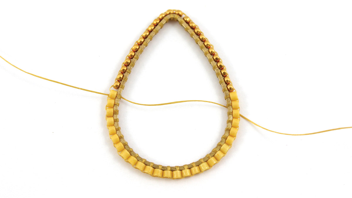 Pendientes de gota de punto de ladrillo con cristales y cuentas de Miyuki : Paso 4 Pendientes de gota de punto de ladrillo con cristales y cuentas de Miyuki : Paso 4