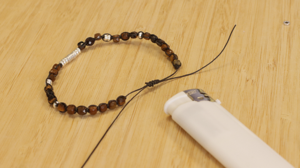 Pulseras de pareja con cuentas de heishi, piedras preciosas y cordón de cierre : Paso 7 Pulseras de pareja con cuentas de heishi, piedras preciosas y cordón de cierre : Paso 7