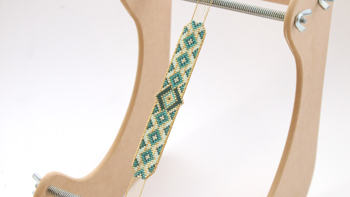 Pulsera de telar Miyuki delica con cuentas con diseño de diamantes : Paso 1 Pulsera de telar Miyuki delica con cuentas con diseño de diamantes : Paso 1