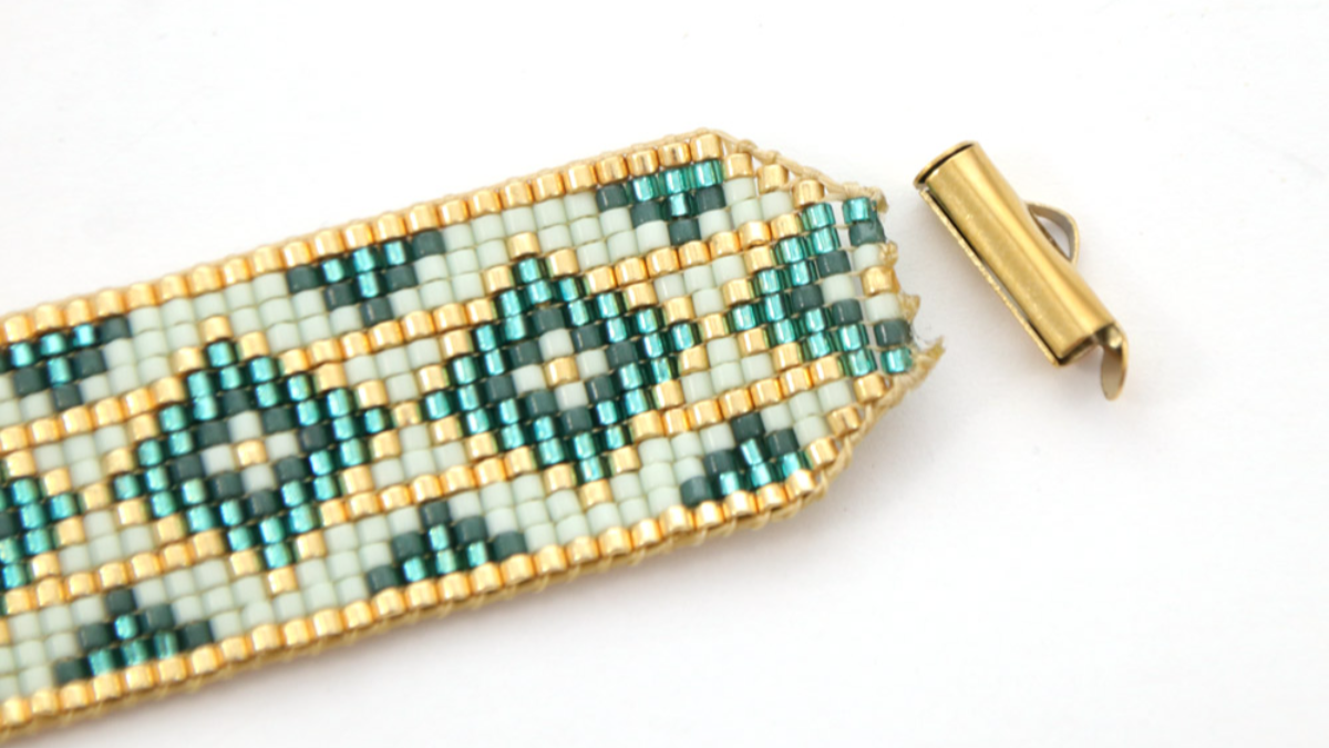 Pulsera de telar Miyuki delica con cuentas con diseño de diamantes : Paso 2 Pulsera de telar Miyuki delica con cuentas con diseño de diamantes : Paso 2