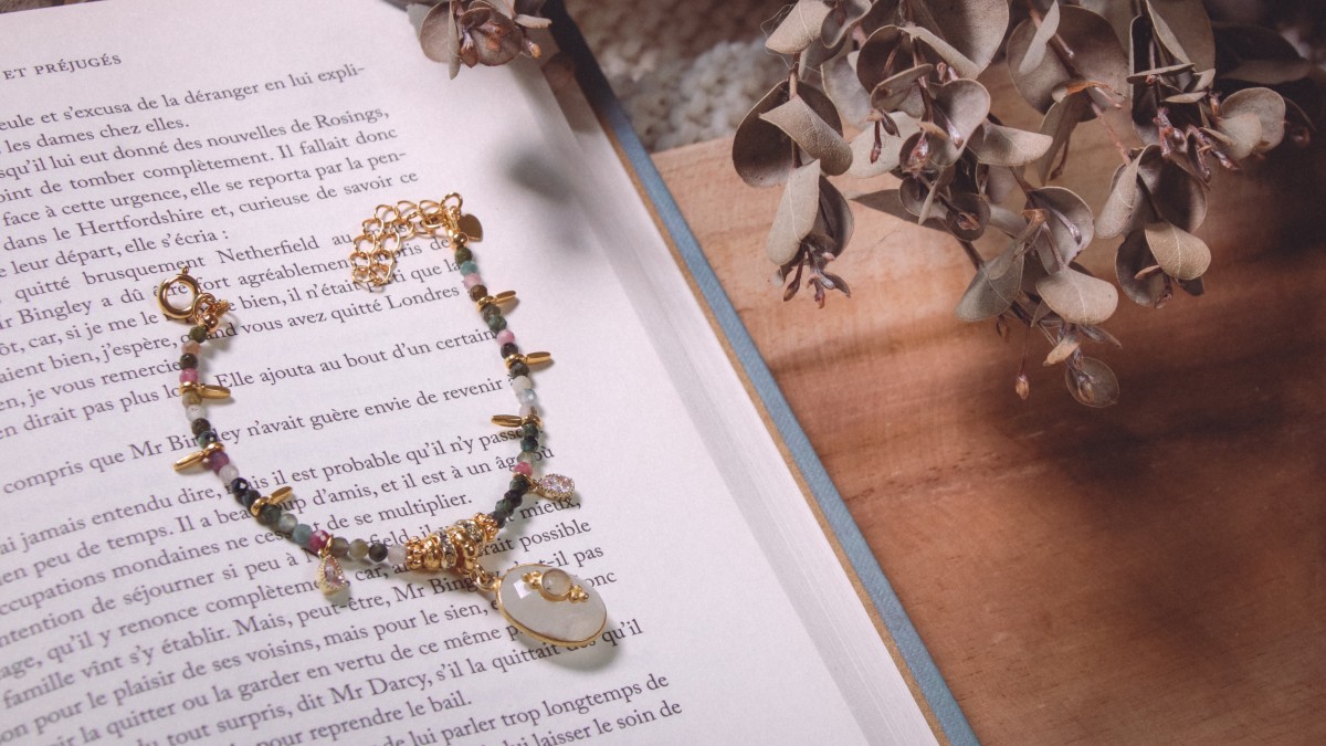 DIY: Pulsera de piedras preciosas de turmalina