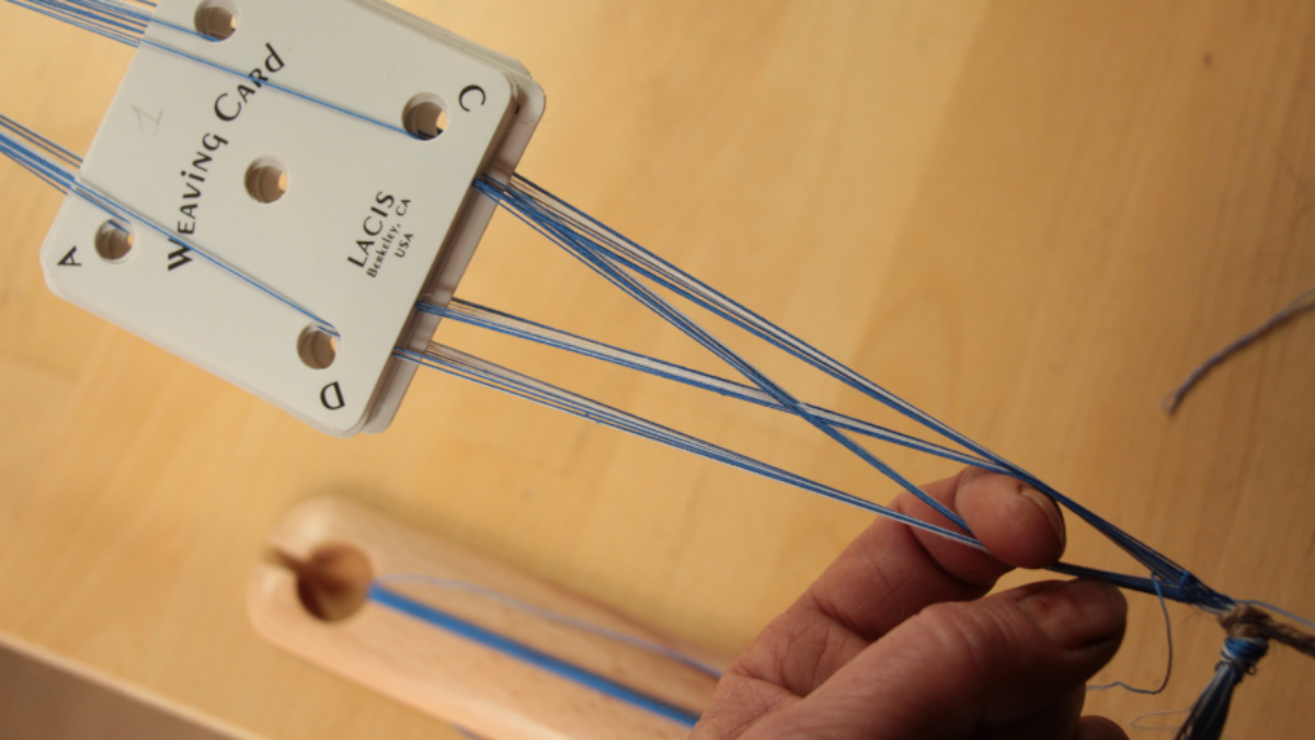 DIY Pulsera para principiantes para tejer tarjetas : Paso 8