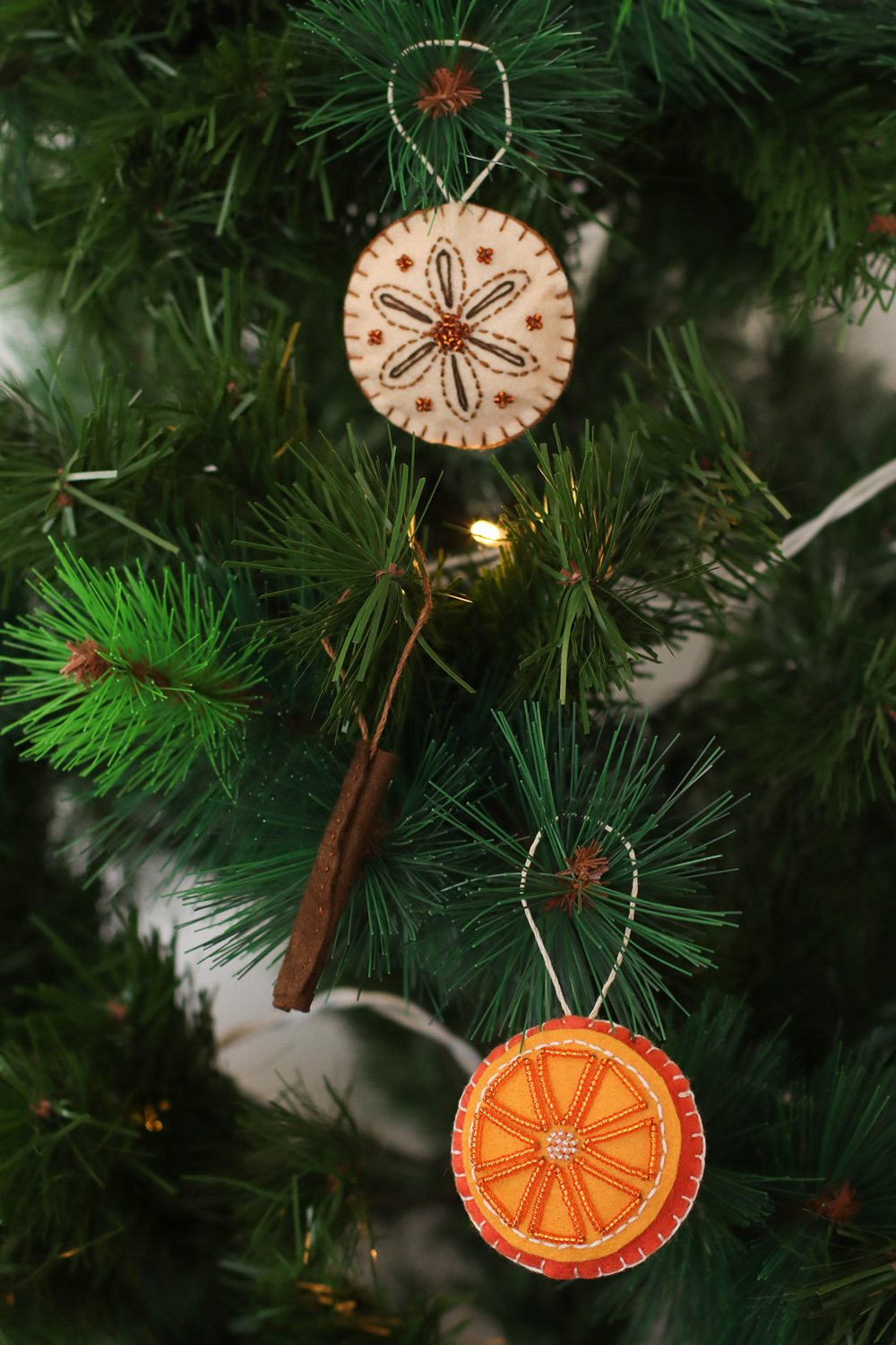 Patrón de fieltro para la decoración del árbol de Navidad Aromas de Navidad