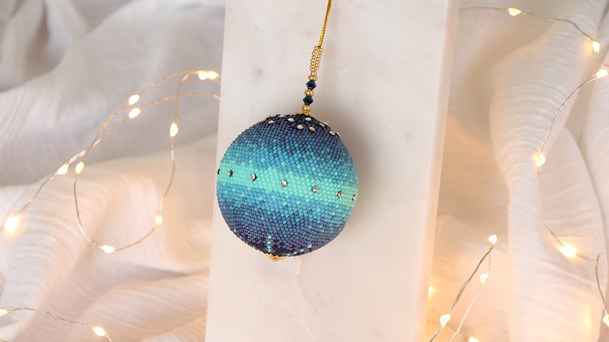 Adorno navideño de ganchillo en forma de espiral