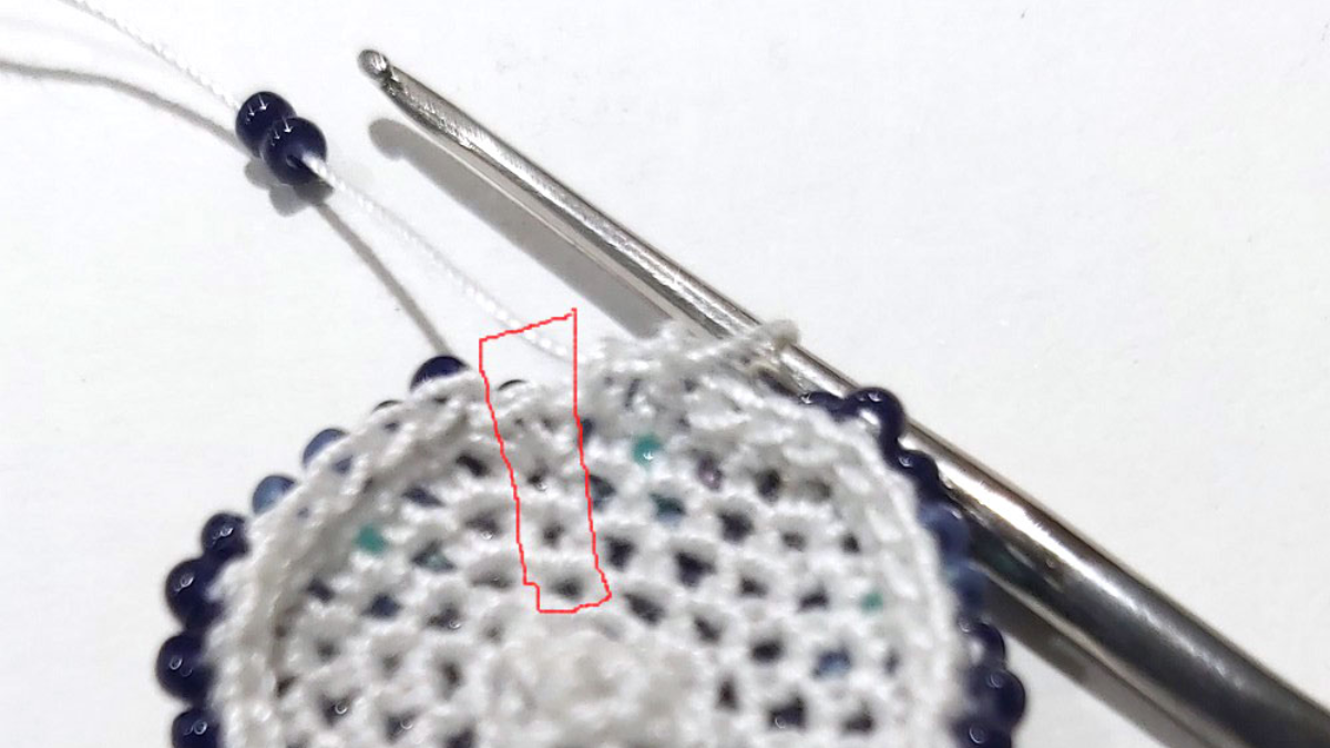 Adorno navideño de ganchillo en forma de espiral : Paso 4