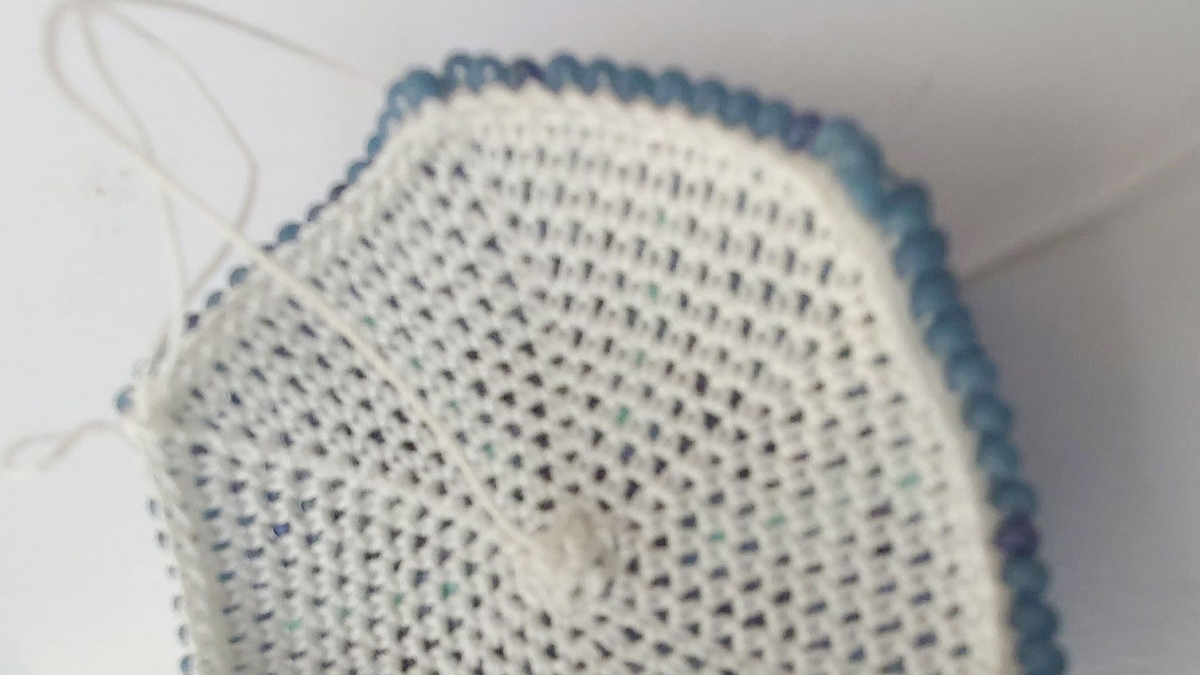 Adorno navideño de ganchillo en forma de espiral : Paso 5