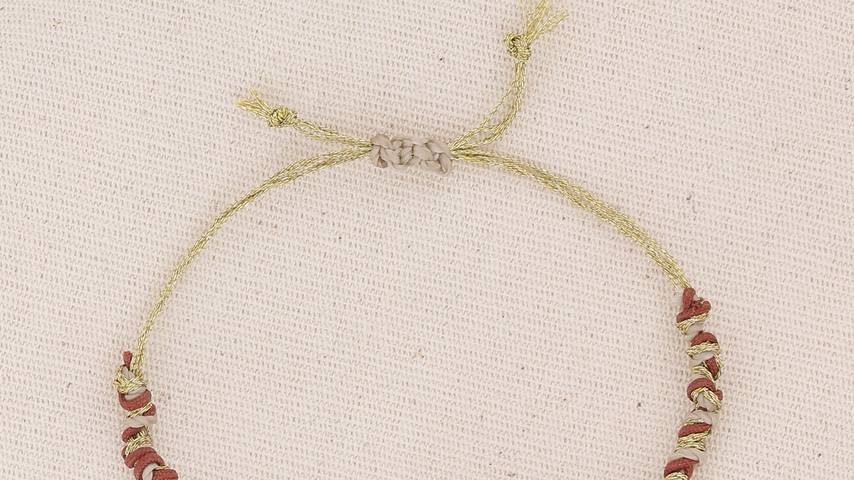 Pulsera de cordón trenzado para mujer : Paso 4 Pulsera de cordón trenzado para mujer : Paso 4