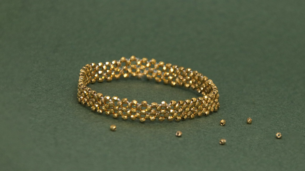 Esquema Pulsera elástica con cuentas de oro en RAW Right Angle Weave