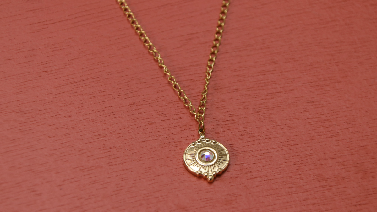 Dos collares de acero inoxidable con rama de colgante dorada : Paso 3 Dos collares de acero inoxidable con rama de colgante dorada : Paso 3