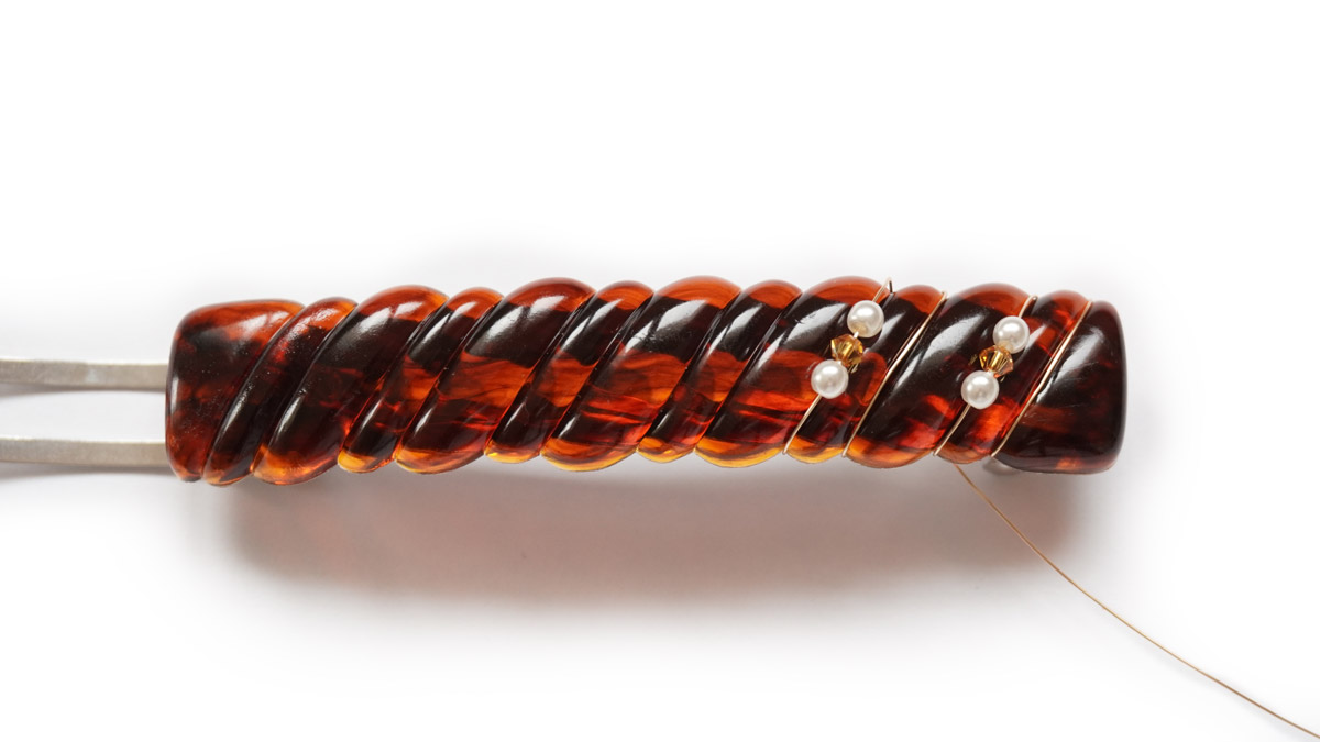 DIY Pasador de escamas de tortuga con cuentas de perlas : Paso 2 DIY Pasador de escamas de tortuga con cuentas de perlas : Paso 2