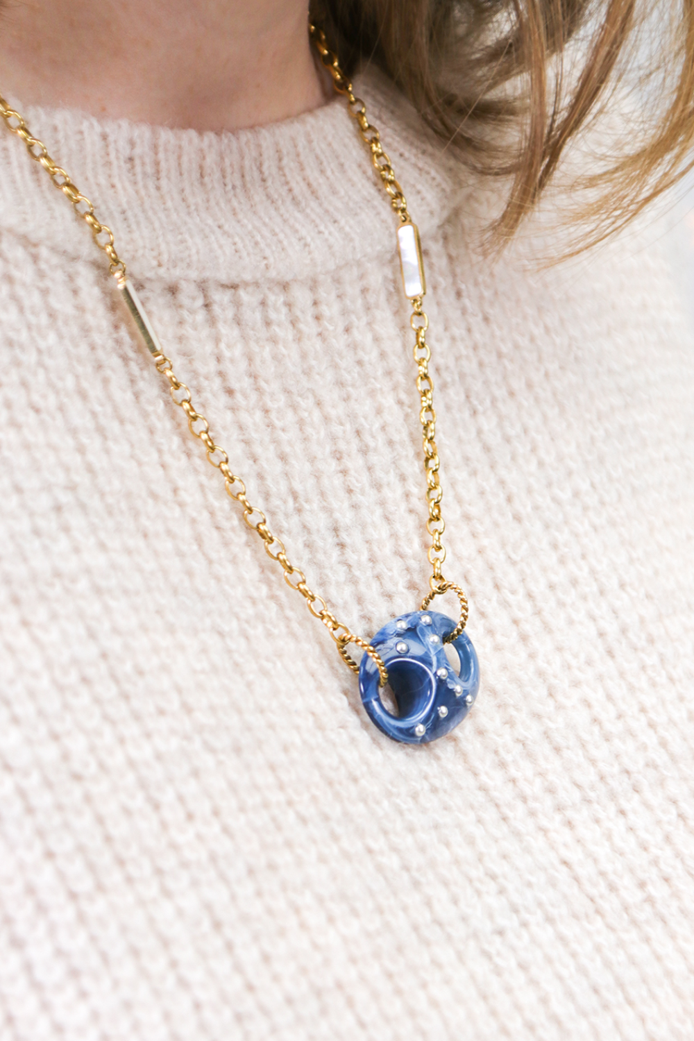 Esquema DIY Collar de acero inoxidable con eslabón de grano de café e inserción de nácar