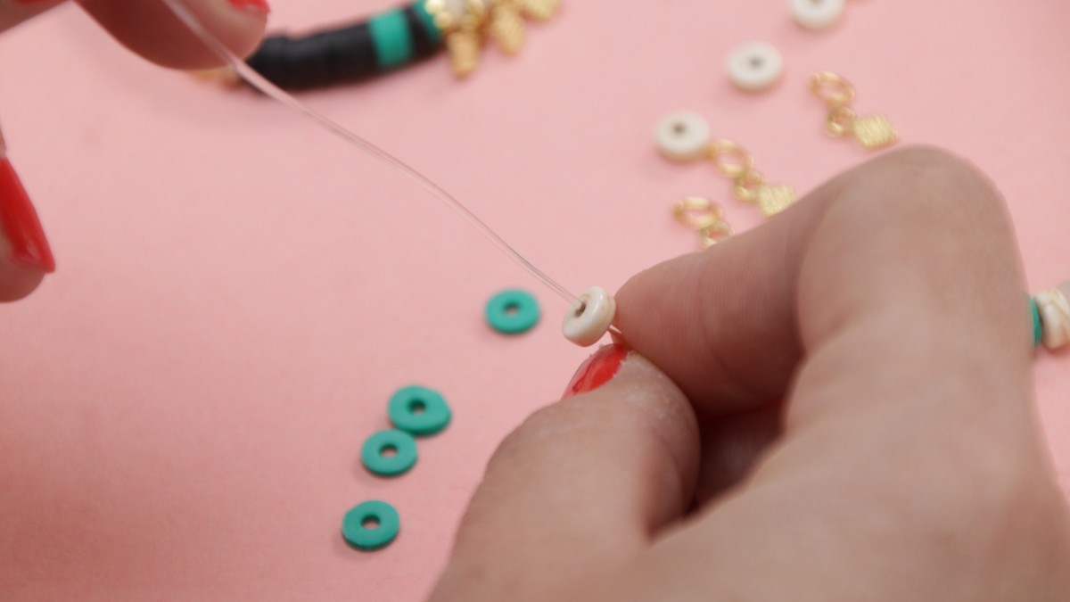 Pulseras elásticas redondas heishi modelo Canopée : Paso 5