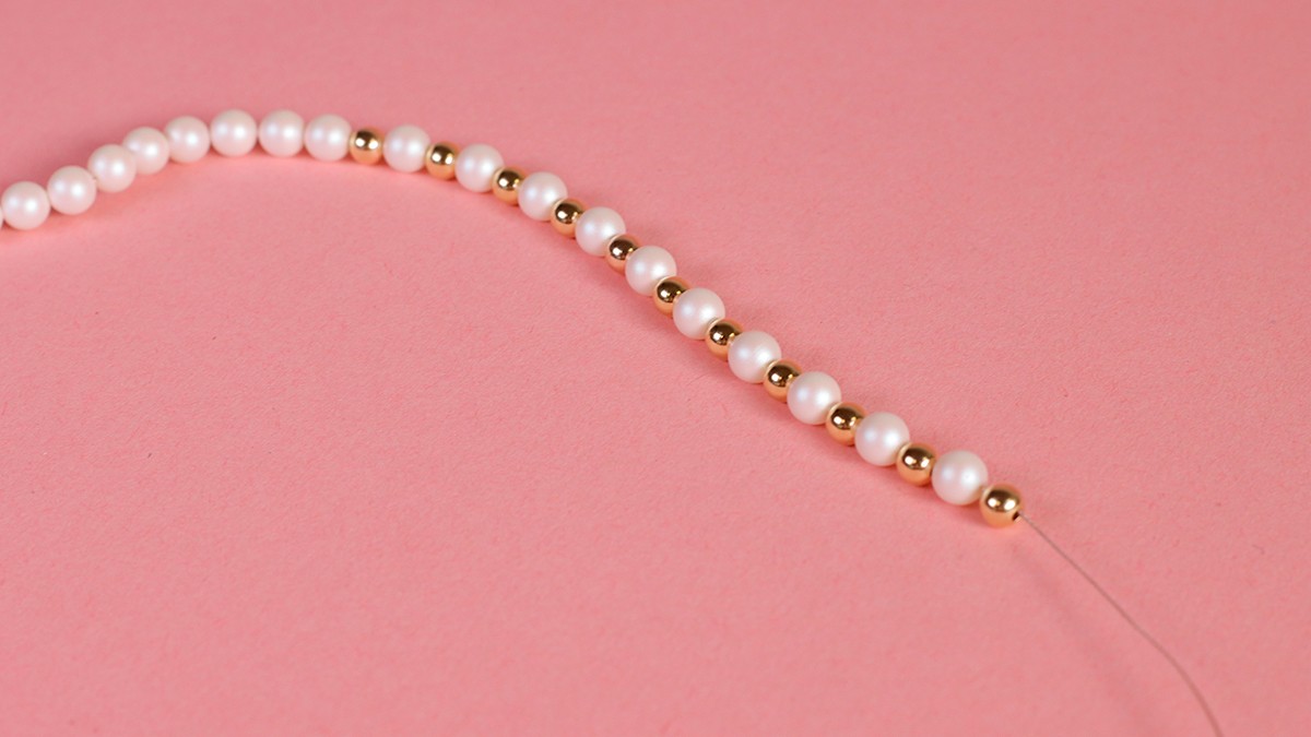 Elegante collar de corazón de cristal con cuentas de perlas : Paso 3