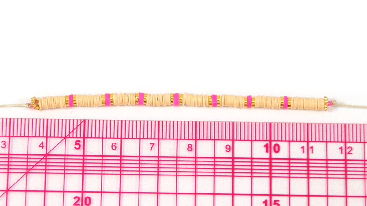 Pulseras finas Tuto con abalorios heishi y charms : Paso 4 Pulseras finas Tuto con abalorios heishi y charms : Paso 4