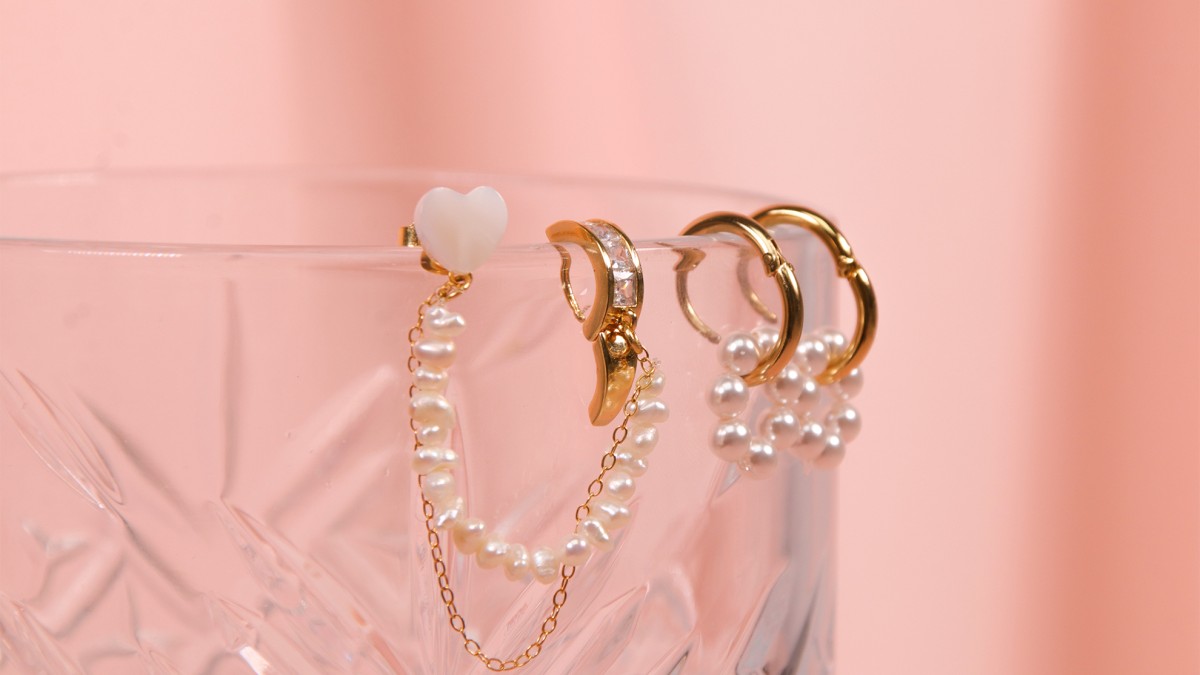 Pendientes y cadena de nácar Pendientes y cadena de nácar