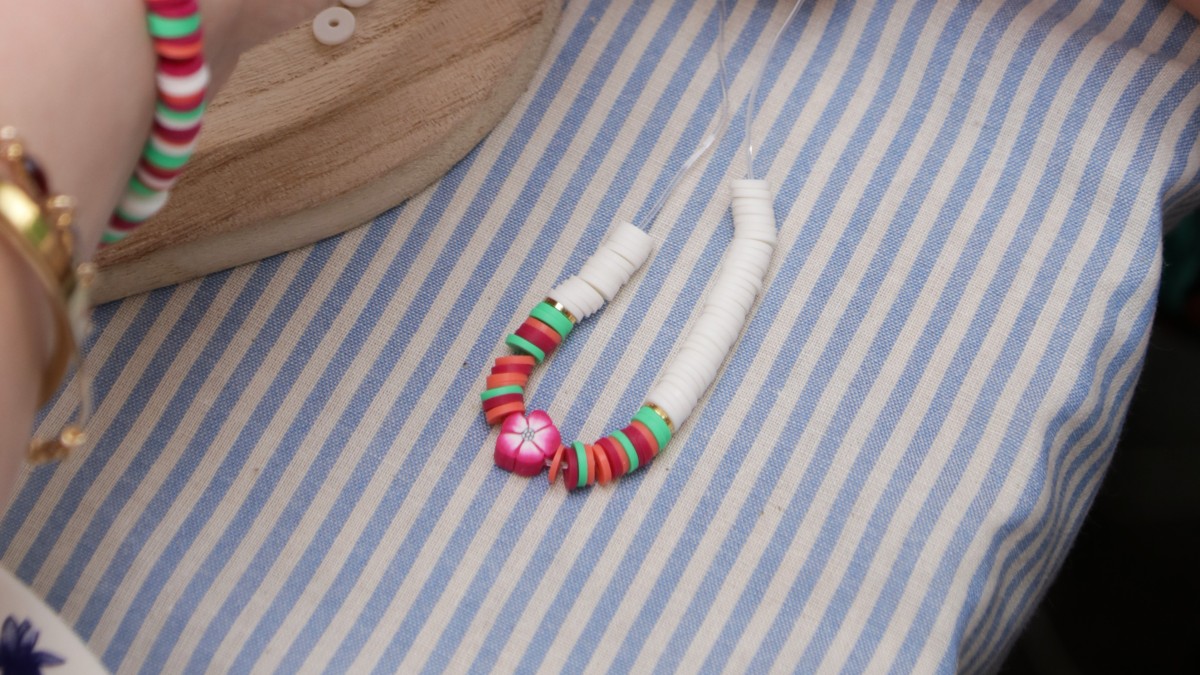 Pulseras elásticas redondas heishi modelo Prairie : Paso 3