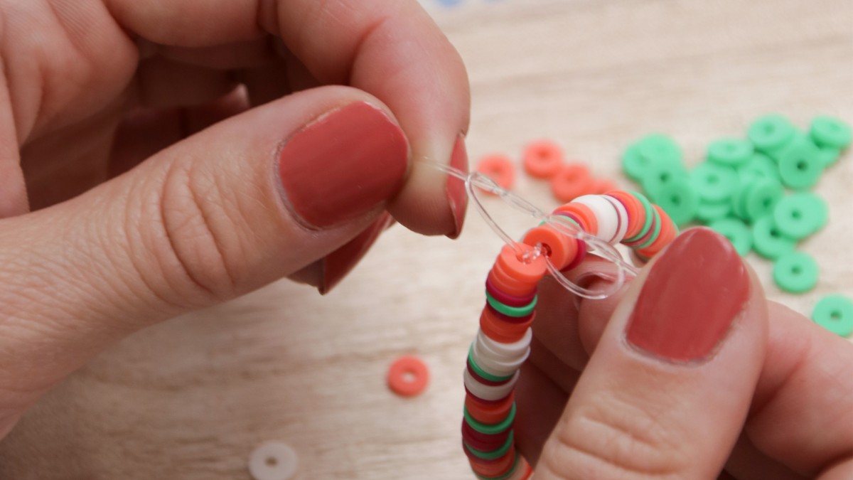 Pulseras elásticas redondas heishi modelo Prairie : Paso 4