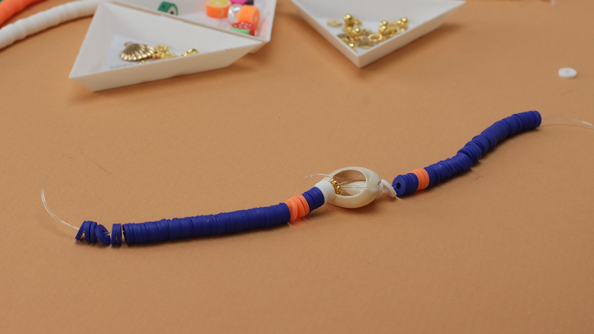 Pulseras elásticas redondas heishi modelo Fruit Salad : Paso 2