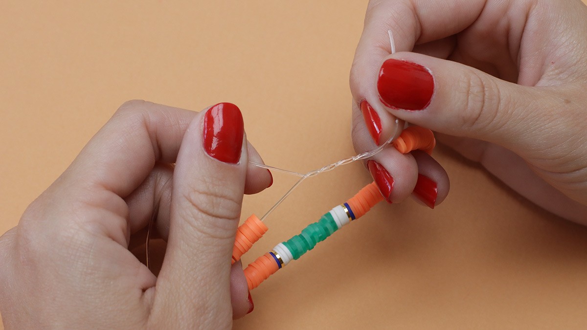 Pulseras elásticas redondas heishi modelo Fruit Salad : Paso 4